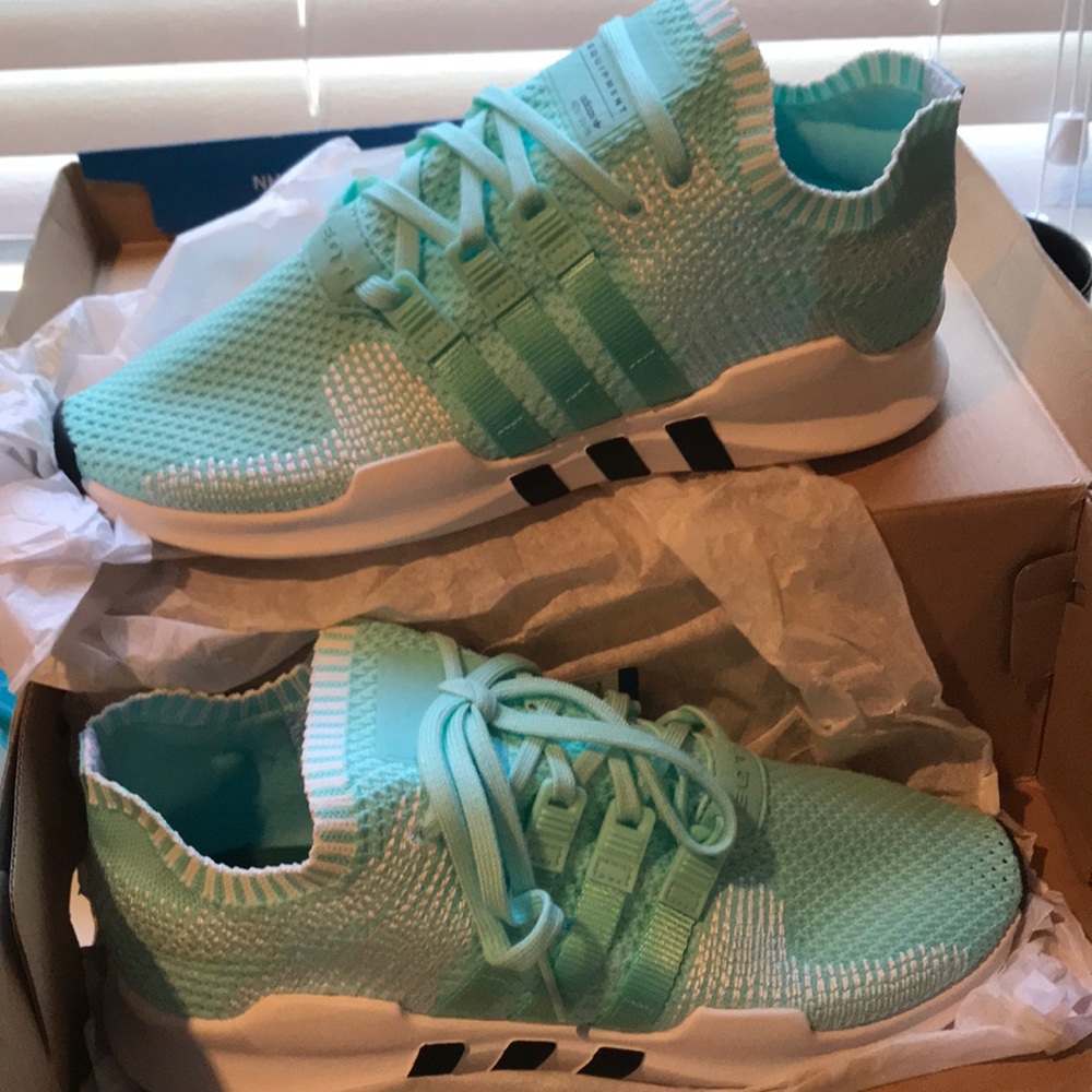 Adidas women’s tennis shoes